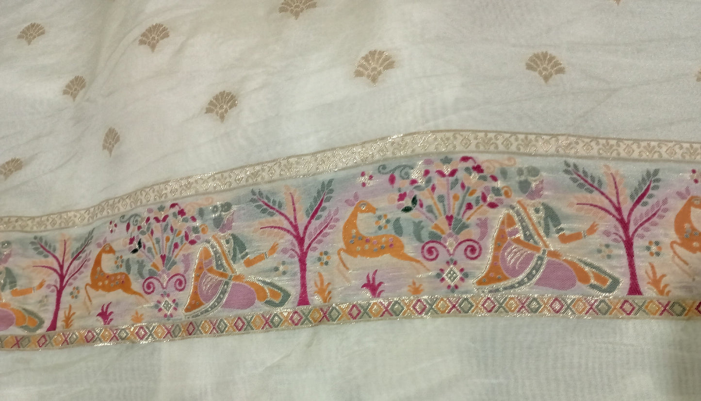 White Pure Kanjeevaram Silk Saree with Zari Weaving & Rich Pallu