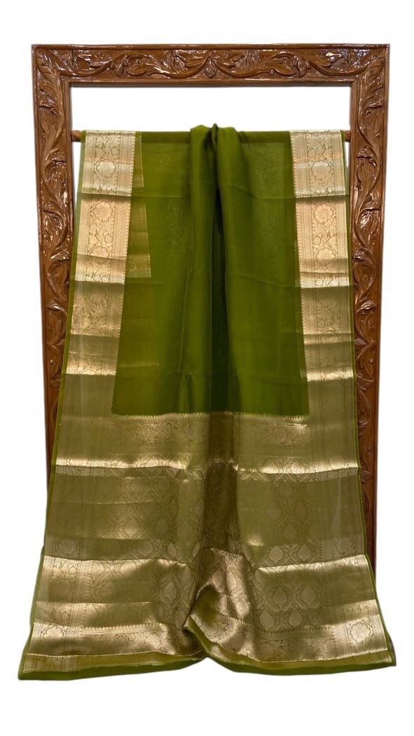 A Banarasi Dyeable Kora Organza Pure Saree