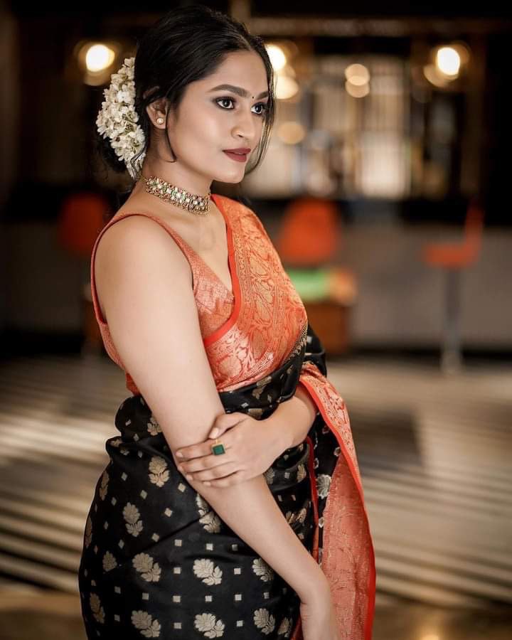 A City of Banaras – Exquisite Banarasi Semi-Georgette Silk Saree