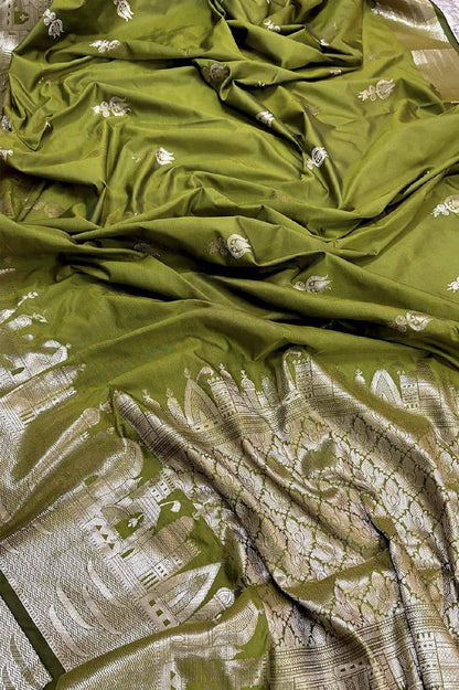 A Beautiful Premium Banarasi Ghat Design Silk Saree